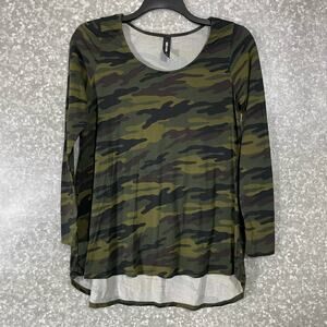 Agnes & Dora Women's Green Camo Long Sleeve High Low Top - Size Small - Casual
